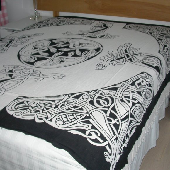 Black and White Indian Fringed Over Sheet - Picture 2 of 4